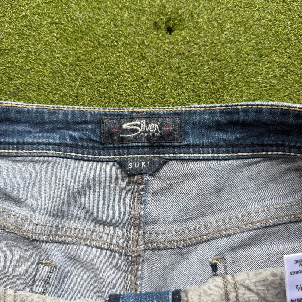 Silver Jeans Co Suki Capri Denim Shorts Medium Wash Distressed Raw Hem Size 16